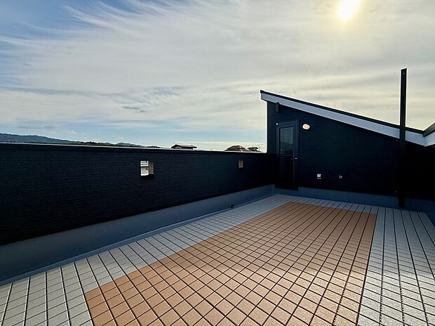 【屋上スカイテラス】【頭金0円フルローン可能】住宅購入には色々心配事や不安があると思います。まずはお話をお伺いし、問題を解消する方法を考えその上でご検討というお手伝いを致します。お気軽にお問い合わせください。