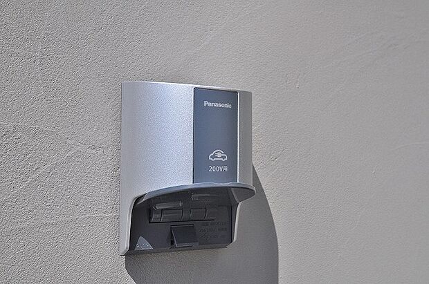 【EV用充電設備】電気自動車用の充電設備付きです。