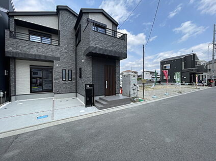 【前面道路含む現地写真】