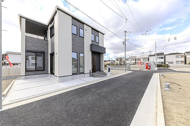 【現地土地写真】角地や整形地、駐車場2台可能な区画など、ご家族の夢の住まいを実現できる、様々な区画を取り揃えております。
詳細についてはお気軽にお問い合わせくださいませ!