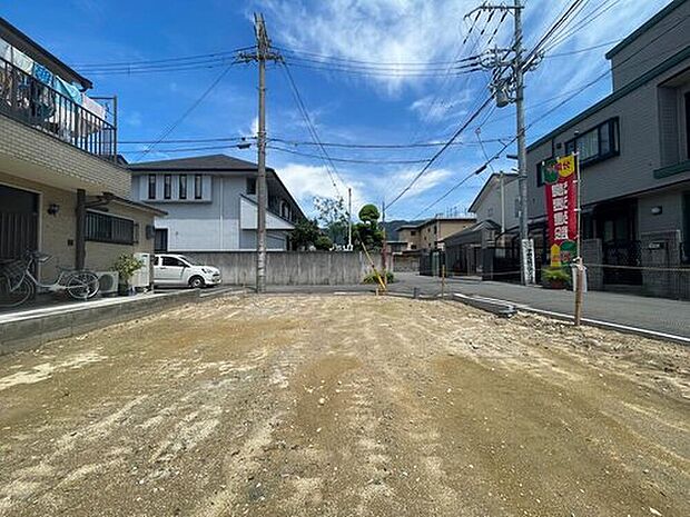 【【現地写真】】現地は整形地ですので、効率良く建物や駐車場が配置できます。広々約18.5帖のLDK+駐車スペースが可能です♪