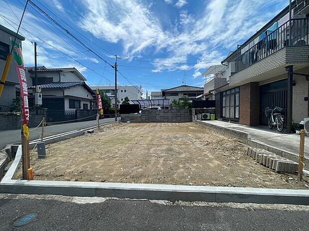 【【現地写真】】南と東の道路に面した、開放的な角地物件!明るく風通しの良いLDKやベランダを配したプランをご提案いたします♪