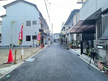 【前面道路含む現地写真】