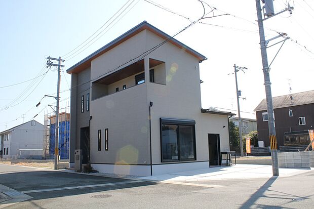 現地モデルハウス　販売中！