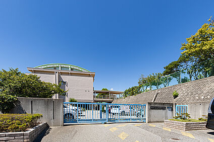 上ヶ原南小学校 約600m(徒歩８分)