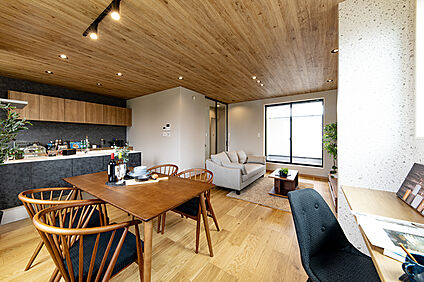 【近くの分譲地で公開中のモデルハウス/LDK】