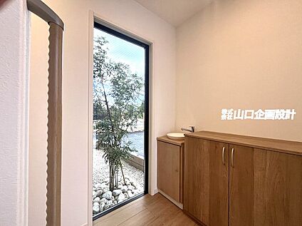 玄関ホール　2025.10月撮影