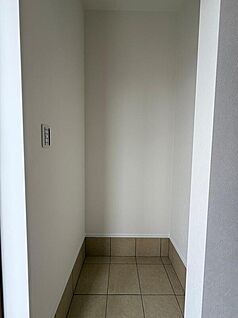 【当社施工例/マルチクローク(玄関)】