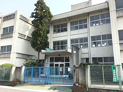 五位堂小学校 560m(徒歩7分)