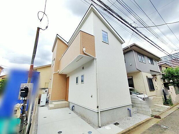 【現地外観写真】1号棟
JR中央線「武蔵境」駅バス12分、「境橋」停歩6分♪西武新宿線「田無」駅徒歩20分♪2路線利用可能で通勤通学に便利ですね☆