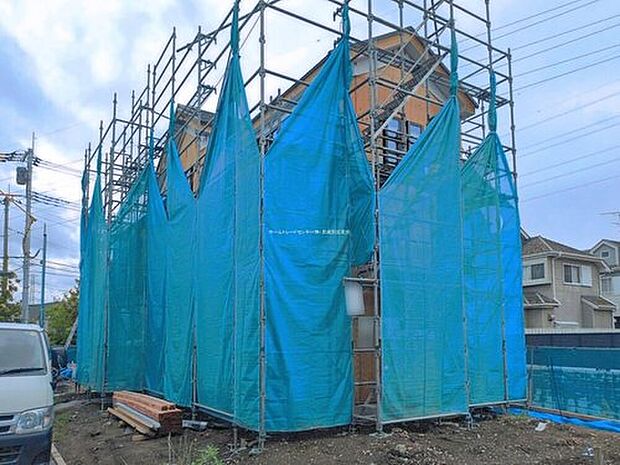 【現地外観写真】B号棟
ひとたび扉を開けばそこに待っているのは上質な空間とマイホームでの新生活をイメージさせる優雅なひととき。「この家なら…」ではなく「ここに住みたい♪」と思う感動をお届けいたします。