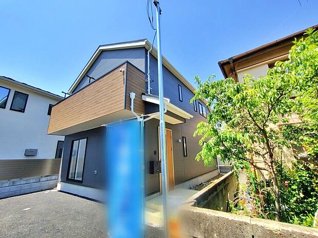 【現地外観写真】ひとたび扉を開けばそこに待っているのは上質な空間とマイホームでの新生活をイメージさせる優雅なひととき。「この家なら…」ではなく「ここに住みたい♪」と思う感動をお届けいたします。