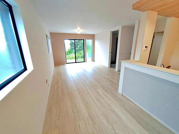 ～Living Room～☆１号棟☆
仕事、家事、それに育児と忙しく、自分の時間をなかなか取れない毎日。でも、住まいの選び方次第では時間に余裕が生まれ、気持ちもゆったり。趣味だって楽しめるかも♪