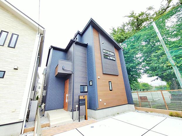 【現地外観写真】6号棟
西武新宿線「花小金井」駅までバスで3分「昭和病院前」停歩7分♪
この街で・この家で暮らしたいと思わせる理由を是非現地でお確かめ下さい。