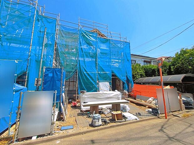 【現地外観写真】2号棟
住宅性能評価で耐震等級３（最高等級）を取得！お客様を守る大切な住宅だからこそ、第三者の検査を受けて安心して住んでいただける住宅をご案内させて頂きます。
