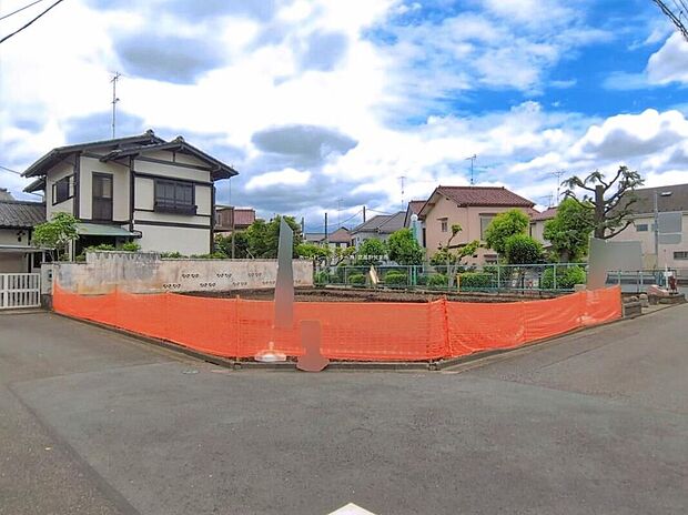 【現地写真】A号棟
京王線「布田」駅徒歩13分♪「国領」駅徒歩14分♪2駅利用可能です♪
周辺環境と併せて、実際に現地をご確認ください♪
