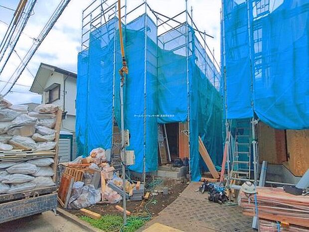 【現地外観写真】B号棟
ひとたび扉を開けばそこに待っているのは上質な空間とマイホームでの新生活をイメージさせる優雅なひととき。「この家なら…」ではなく「ここに住みたい♪」と思う感動をお届けいたします。