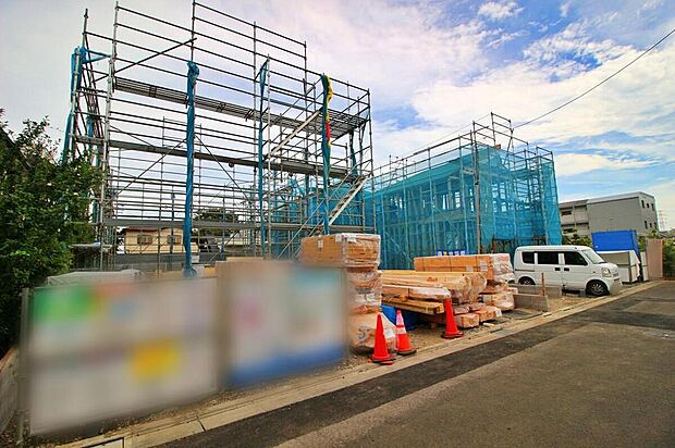 【前面道路含む現地写真】
小中学校徒歩圏内♪子育てしやすい住環境です!