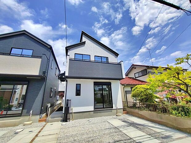 【現地外観写真】（2号棟）住宅性能評価で耐震等級３（最高等級）を取得！お客様を守る大切な住宅だからこそ、第三者の検査を受けて安心して住んでいただける住宅をご案内させて頂きます。その頑丈さを、ぜひ現地で。