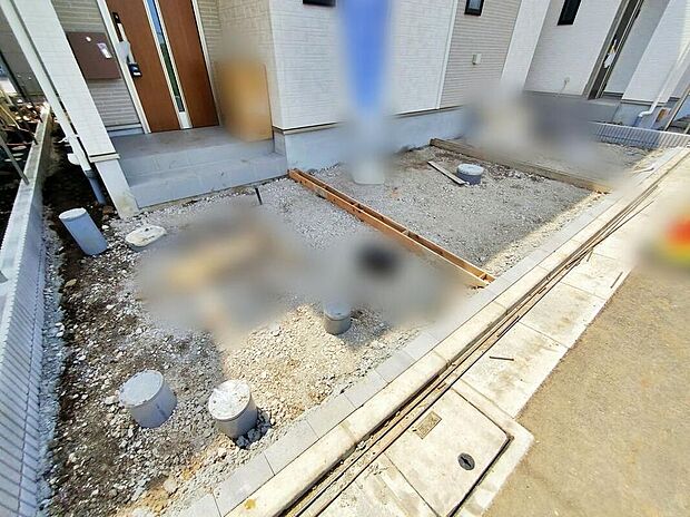 【【駐車場】F号棟】お車から玄関までの距離が近いのでたくさんお買い物をした日も大丈夫♪雨の日も最小限の被害ですみます。