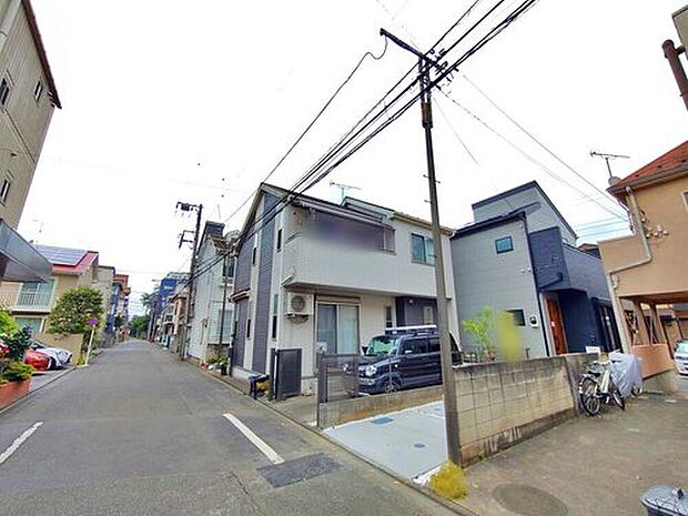 【【前面道路含む現地写真】】毎日のお買い物に便利なスーパー・コンビニ・ドラッグストアが徒歩10分圏内♪小学校まで徒歩10分とお子様の新生活にも安心☆