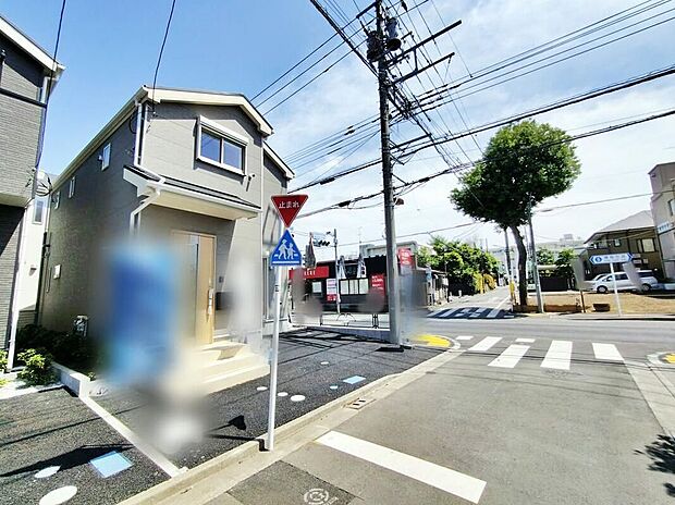【前面道路含む現地写真】2号棟
気になった物件すぐにご見学対応させていただきます♪平日・お仕事帰りなど、いつでもご案内可能です♪周辺環境と併せて、実際に現地をご確認ください♪