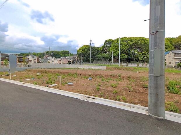 【現地外観写真】【現地外観写真】N号棟
京王線「柴崎」駅徒歩15分♪低層住居専用地域の落ち着いた立地で、子育てにも最適です。現地をご覧いただきながら、住まいの夢をお聞かせください。