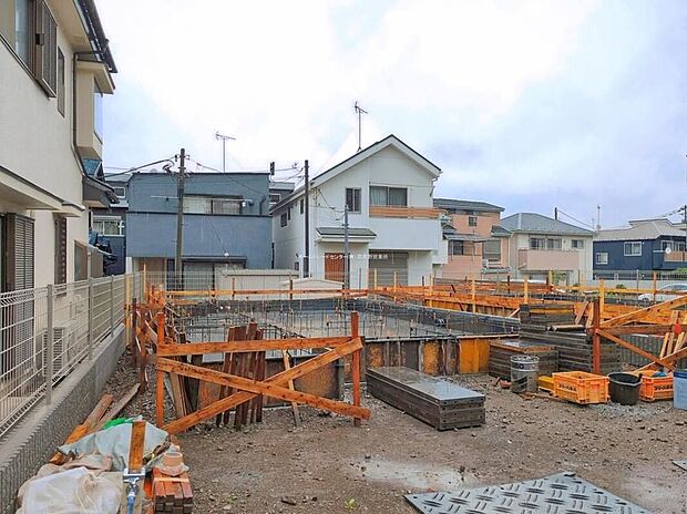 【現地外観写真】A号棟京王相模原線「京王よみうりランド」駅まで徒歩7分♪当日のご見学予約も承ります。同じものは２つとない「夢のマイホーム」との出会いが待っているかもしれません♪