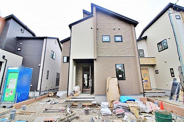【現地外観写真】※2号棟
ひとたび扉を開けばそこに待っているのは上質な空間とマイホームでの新生活をイメージさせる優雅なひととき。「この家なら…」ではなく「ここに住みたい♪」と思う感動をお届けいたします。