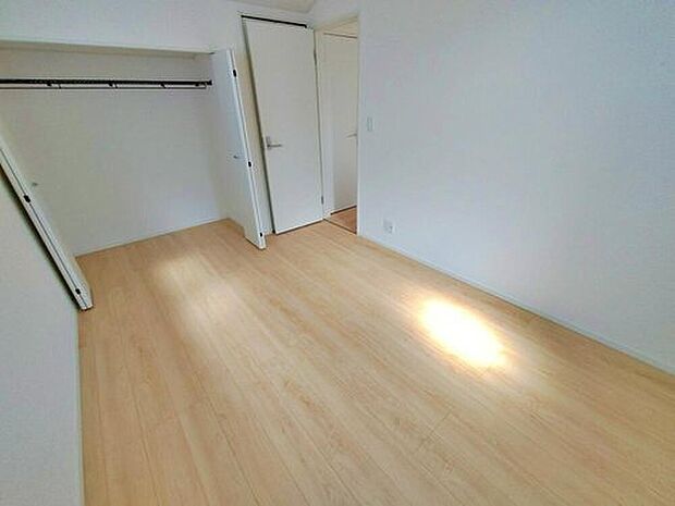 【【収納】１号棟】全居室に収納を完備しておりますので、居室の全空間を有効活用出来ます。自分好みのお部屋で、ゆったりお寛ぎ頂けます。
