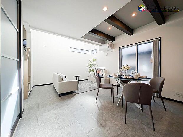 インテリアプランが考えやすいワイドなリビング♪広々としたLDKに、自分好みのインテリアでレイアウト。季節ごとに模様替えなども、楽しみの一つとなりそうです。