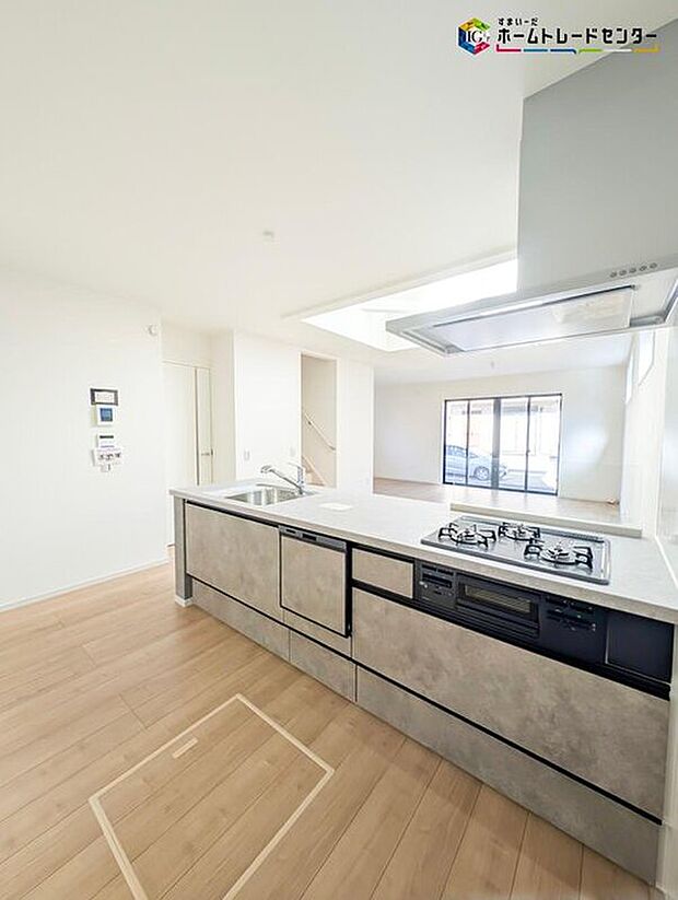 水廻り集中設計で家事もスムーズ♪
ママも助かる食洗器付き！カフェ風のフルオープンキッチンでご家族でお料理をお楽しみいただけます！

