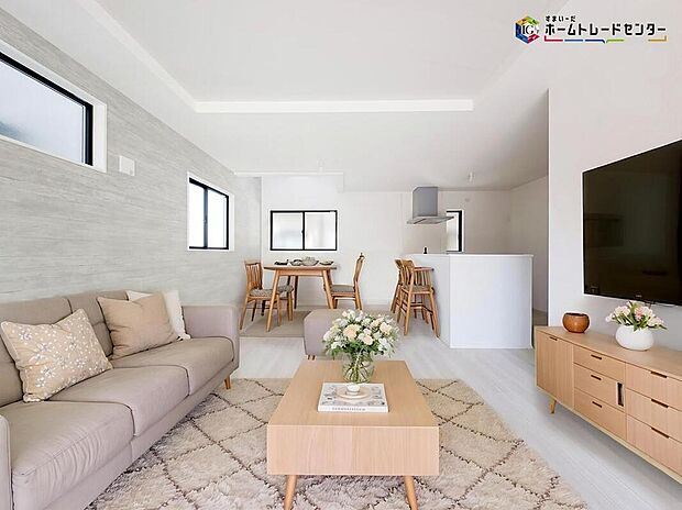 インテリアプランが考えやすいワイドなリビング♪広々としたLDKに、自分好みのインテリアでレイアウト。季節ごとに模様替えなども、楽しみの一つとなりそうです
※こちらの写真は、家具をCGで合成したものです