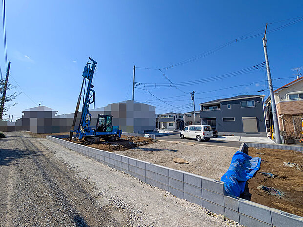 嬉しい仕様がたくさん！
浴室乾燥機、和室、WIC2～3ヵ所、リビング収納、ホール物入、人感センサー付きライト、インナーバルコニー、駐車2台可能等♪