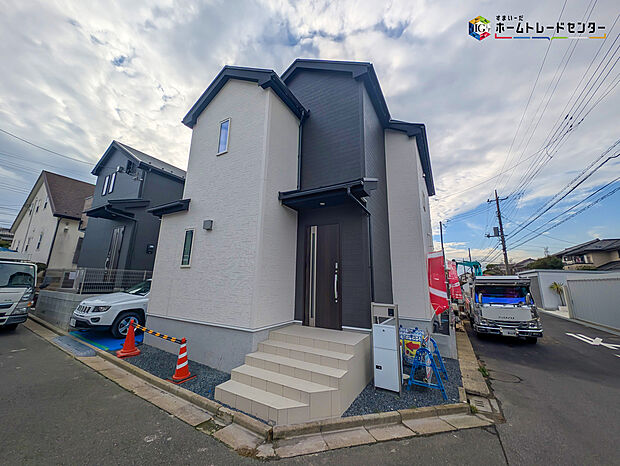 【現地外観写真】嬉しい仕様がたくさん!
角地、和室、フリースペース、WIC、SIC、リビング収納、セカンド洗面台、駐車1~2台可能等♪