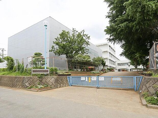 柏市立大津ヶ丘中学校(約900m)