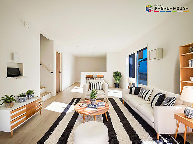 【リビング】インテリアプランが考えやすいワイドなリビング♪広々としたLDKに、自分好みのインテリアでレイアウト。季節ごとに模様替えなども、楽しみの一つとなりそうです
※こちらの写真は、家具をCGで合成したものです