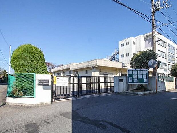 柏市立柏第二中学校(約550m)