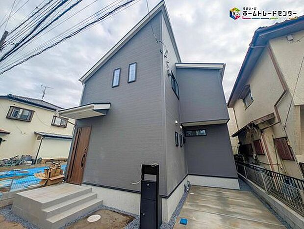 【現地外観写真】嬉しい仕様がたくさん！
浴室乾燥機、全洋室、WIC、LDK可動棚、ワイドバルコニー、庭、宅配BOX、カースペース1台分等♪