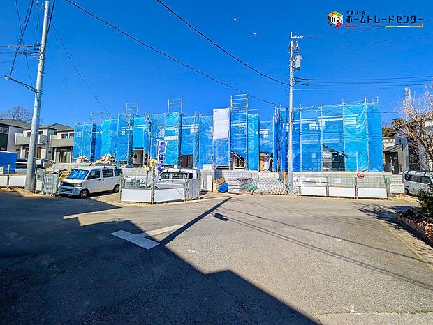 【前面道路含む現地写真】一部棟、2026年2月完成！
平日・お仕事帰りなど、いつでも現地ご案内致します！
お気軽にお問い合わせ下さい