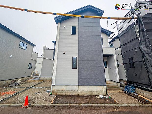 【現地外観写真】ワンランク上の分譲住宅 LIGARE-リガーレ-
ラテン語で「結ぶ」という意味をもつ、LIGARE。”人をつなぎ、家族を結ぶ”空間づくりをデザイナーが形にしました。シックで重厚感のあるデザイン住宅です