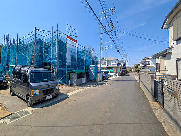 【前面道路含む現地写真】2026年4月完成予定！
平日・お仕事帰りなど、いつでもご案内致します！
お気軽にお問い合わせ下さい♪