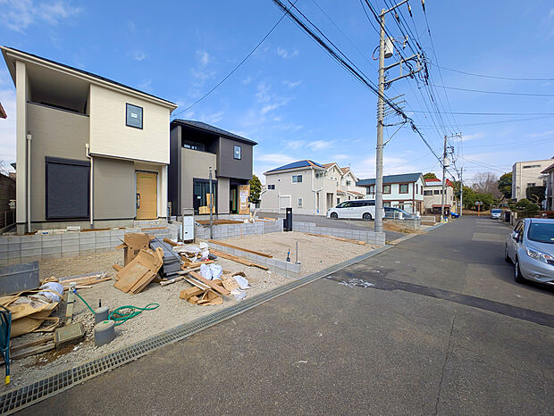 【前面道路含む現地写真】2026年3月完成予定！
平日・お仕事帰りなど、いつでもご案内致します！
お気軽にお問い合わせ下さい♪