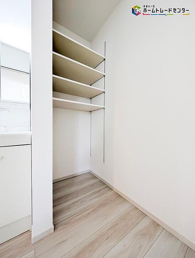 【その他】【リネンスペース】
洗面のリネンスペースは棚を置いてタオルやハンカチ、パジャマ、下着などを収納し、お風呂上りにすぐに体を拭いてパジャマ等に着替えるのに活用できるスペースです！