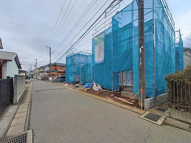 【前面道路含む現地写真】2026年4月完成予定！
平日・お仕事帰りなど、いつでも現地ご案内致します！
お気軽にお問い合わせ下さい♪