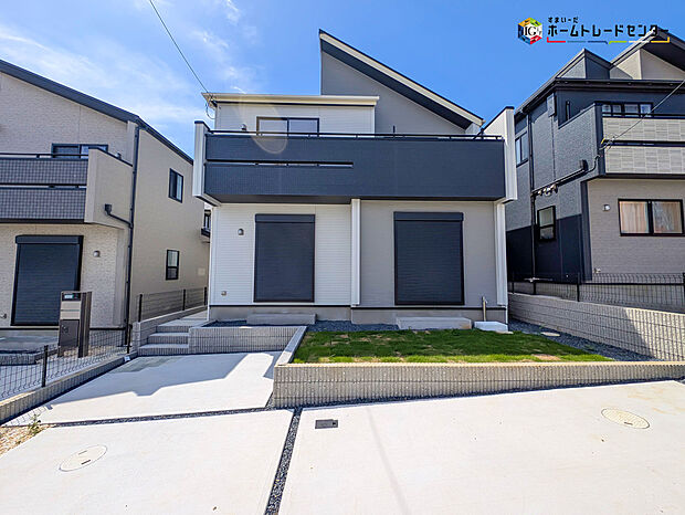 【現地外観写真】家族の人生を守る家、安心の『長期優良住宅』！
東栄住宅の「ブルーミングガーデン」は、国が定めた住宅性能評価を取得している住宅です。