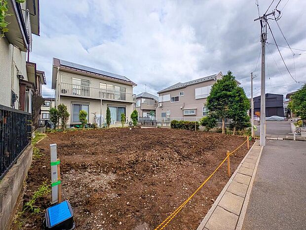 【現地写真】ワンランク上の分譲住宅 LIGARE-リガーレ-
ラテン語で「結ぶ」という意味をもつ、LIGARE。”人をつなぎ、家族を結ぶ”空間づくりをデザイナーが形にしました。シックで重厚感のあるデザイン住宅です