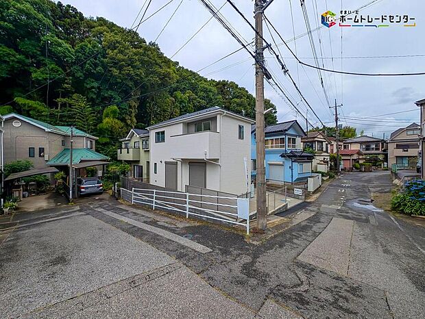 【前面道路含む現地写真】2026年6月完成！
平日・お仕事帰りなど、いつでもご案内致します！
お気軽にお問い合わせ下さい♪