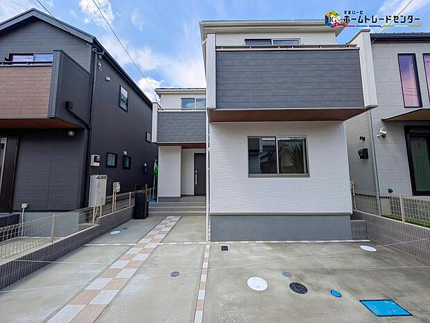 【現地外観写真】嬉しい仕様がたくさん！
浴室乾燥機、全洋室、リビングイン階段、ストレージルーム、人感センサー付きライト、南面バルコニー、カースペース1台分等♪