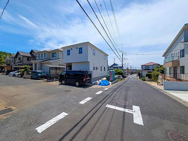 【前面道路含む現地写真】2026年6月完成予定！平日・お仕事帰りなど、いつでもご案内致します！お気軽にお問い合わせ下さい♪